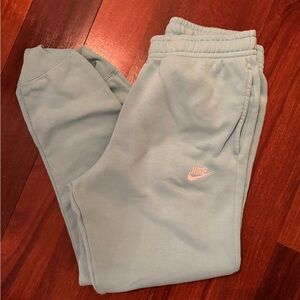 Nike Men’s Club Fleece Standard Fit Tapered Leg Athletic Sweatpants (jogger)